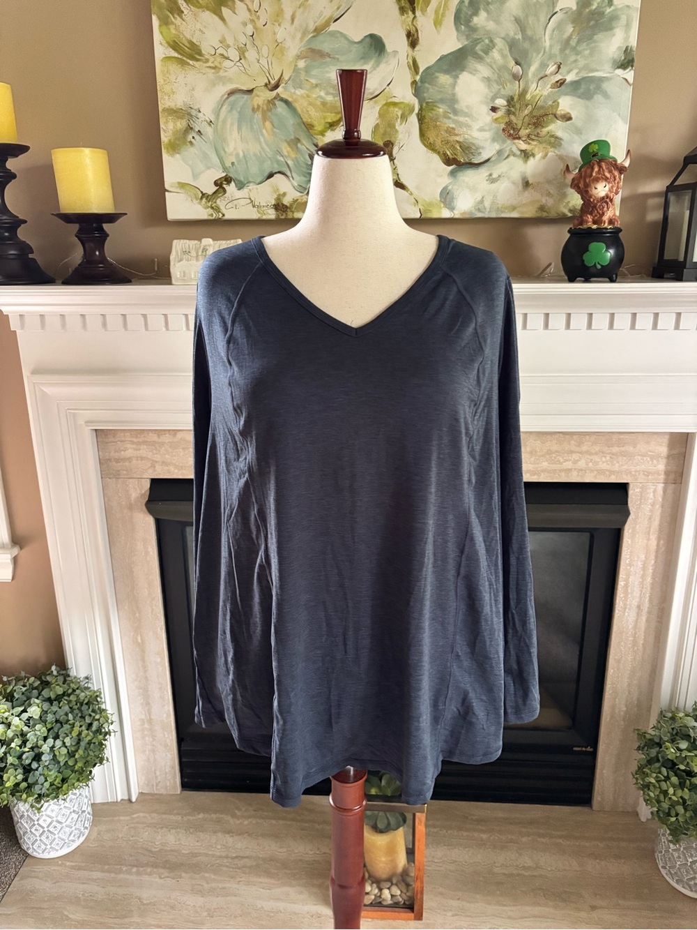 *NEW* Women’s Livi Activewear Long Sleeve Top - Size 22/24